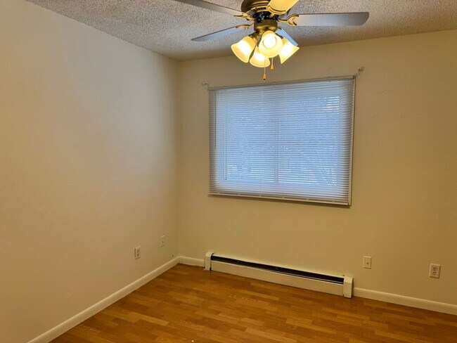Building Photo - 4400 Everton Dr