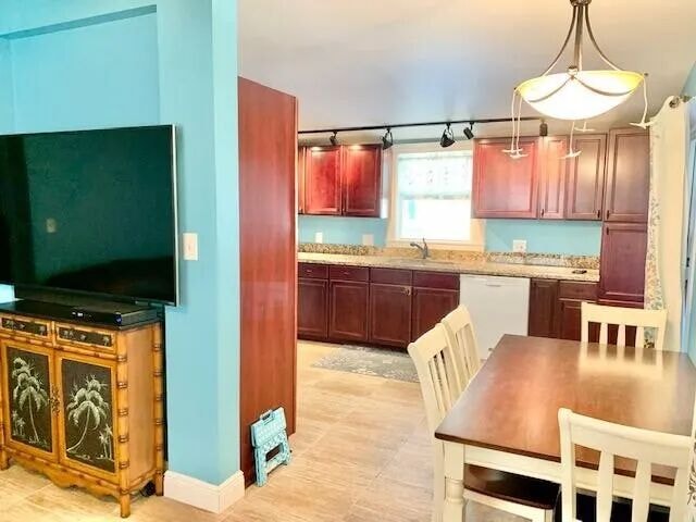 Building Photo - 802 S Emerald Dr