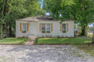 Building Photo - 1223 Wisteria Ave