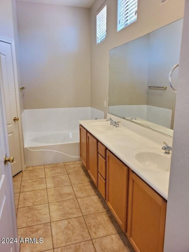 Building Photo - 1864 W Olive Way