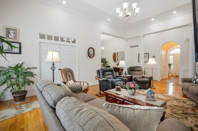 Building Photo - Executive Rental