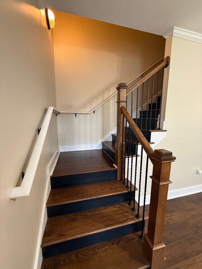 Building Photo - Charming Craftsman Home on Mitchell Bridge...