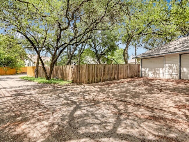 Building Photo - 2601 Riddle Rd