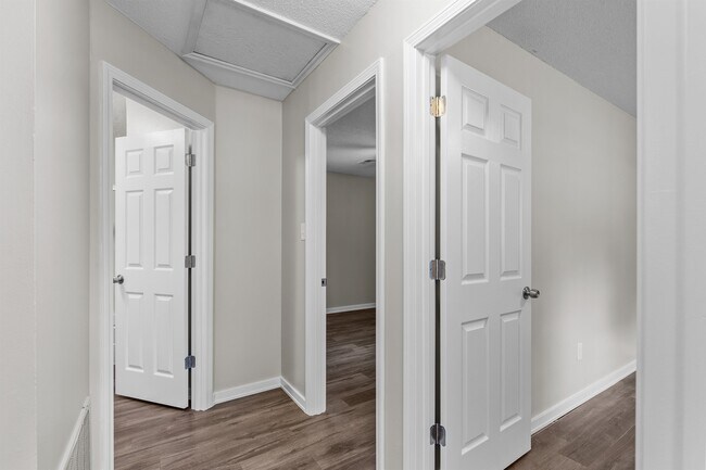 Building Photo - 1415 Plaza Pl