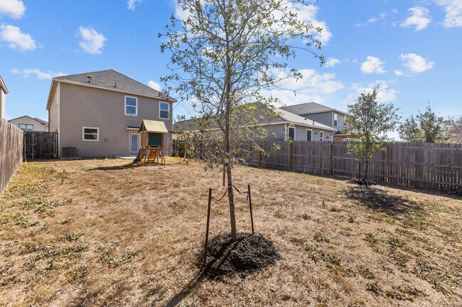 Building Photo - 1915 Overlook Knoll