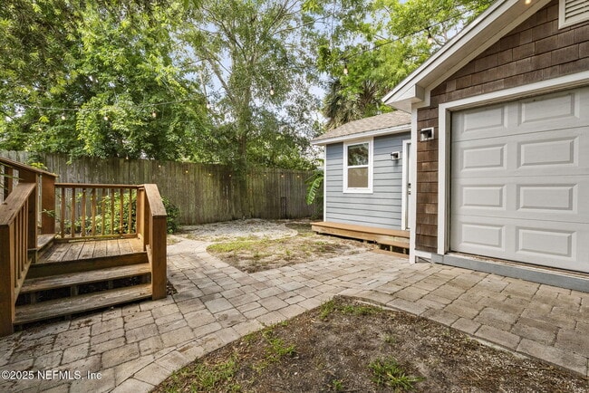 Building Photo - 206 Cabeza St