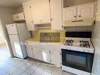 Building Photo - 2122 W Amelia Ave