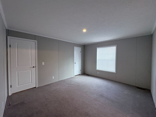 Building Photo - 10610 State Rte 762