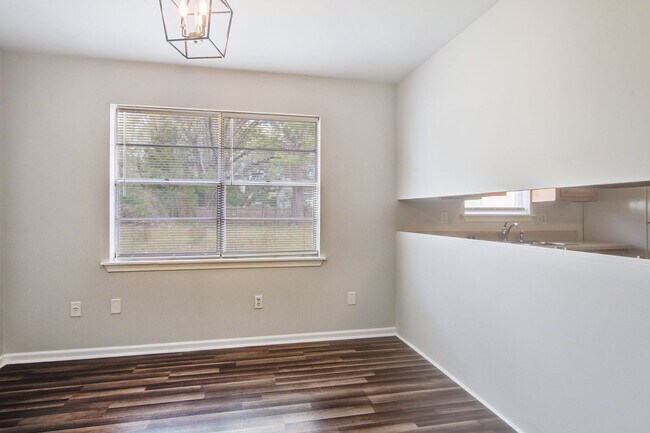 Building Photo - 1908 Swift Ave