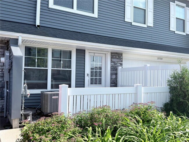Building Photo - 10518 Weston Wy N
