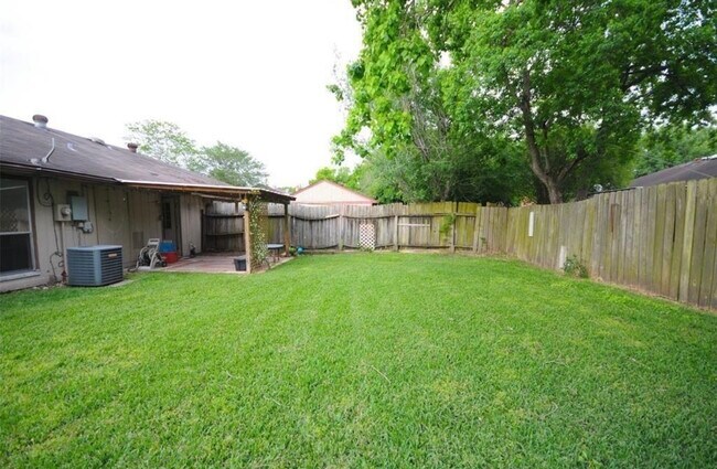 Building Photo - 3727 Meadow Pl Dr
