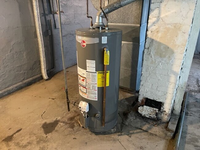 Building Photo - 3074 Toledo Ave