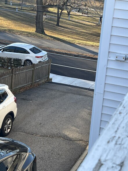 Building Photo - 27 Underwood St