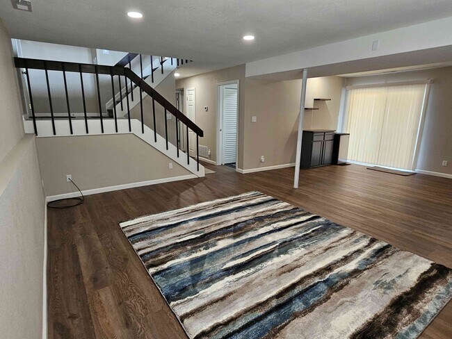 Family Rm - 4444 Valencia Cir