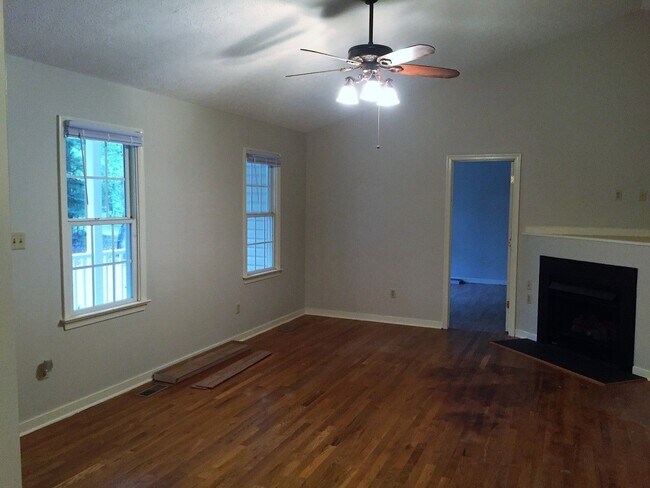 Building Photo - 4091 Old River Trail