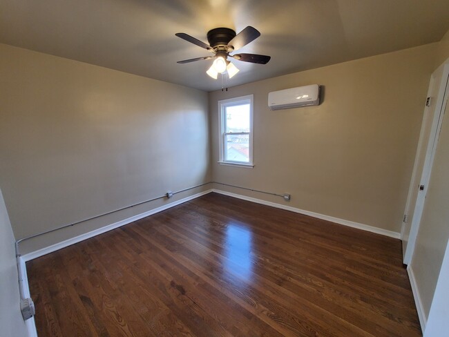 Building Photo - 5132 W Parker Ave