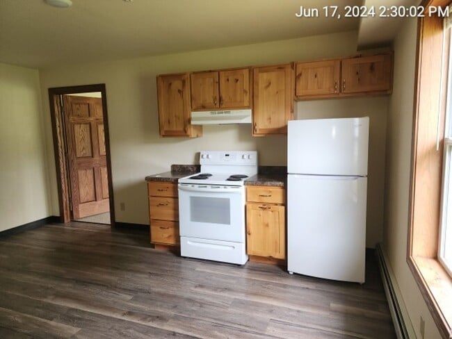 Building Photo - 1 bed 1 bath Simple Living- Utilities INCL...