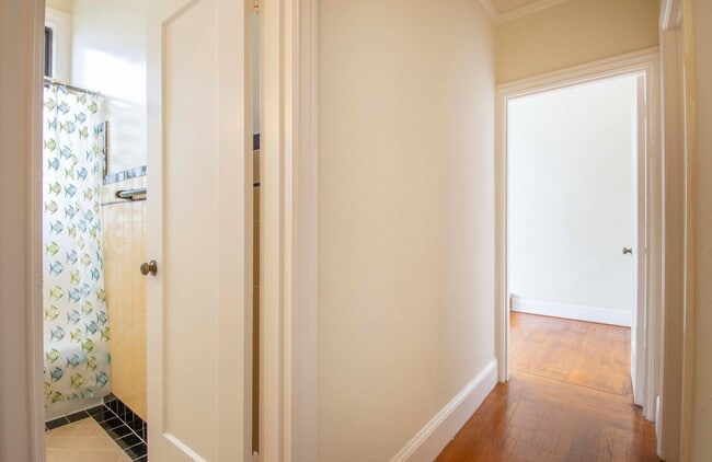 Building Photo - Bright Top Floor 1 Bedroom | Prime Marina ...