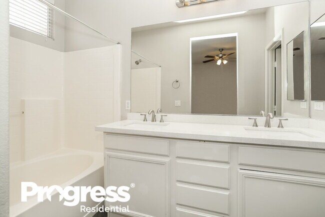 Building Photo - 5740 Indian Springs St