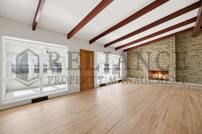 Building Photo - 2541 W Benjamin Dr