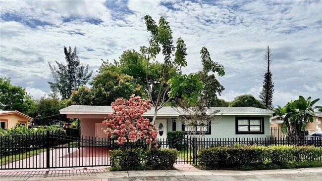 Building Photo - 1783 Lauderdale Manor Dr