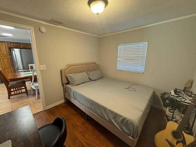 Building Photo - 703 Ulrich Rd