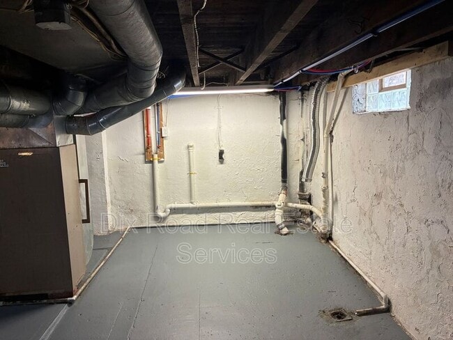 Building Photo - 715 Lorain Ave