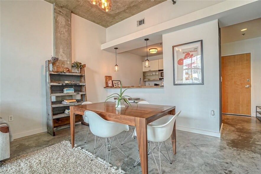 Building Photo - 245 N Highland Ave NE