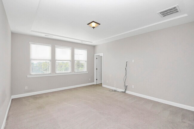Building Photo - 2633 Statesville Ave