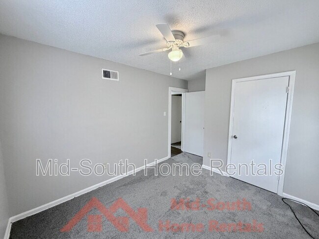 Building Photo - 474 Brockwood Cove