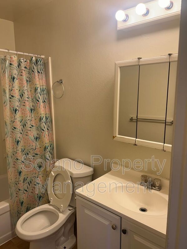 Building Photo - 1955 Grande Cir