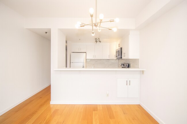 Building Photo - Updated One Bedroom Condo at Opera Plaza | AMSI | Alexandr Metlinski