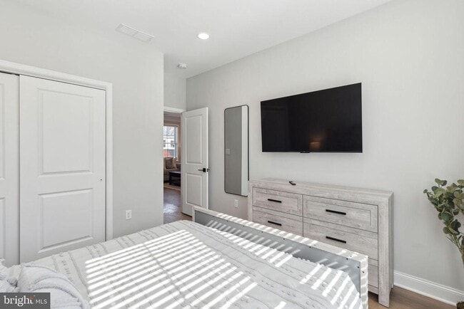 Building Photo - 153 Morgan St