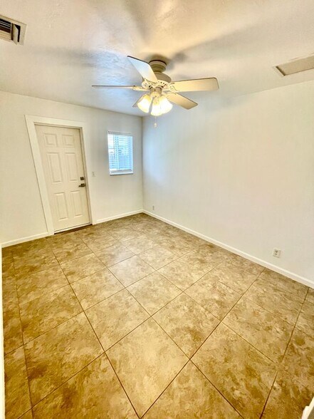 Building Photo - 4430 W Broward Blvd
