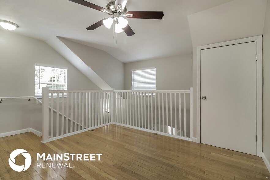 Building Photo - 559 Cameo Dr