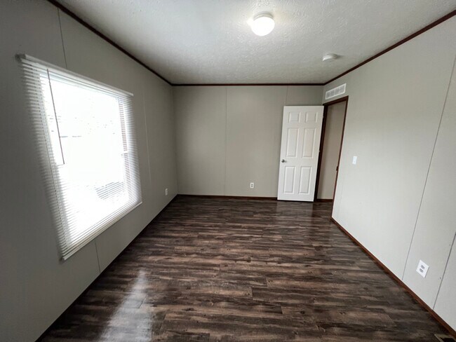 Building Photo - 115 Plum St