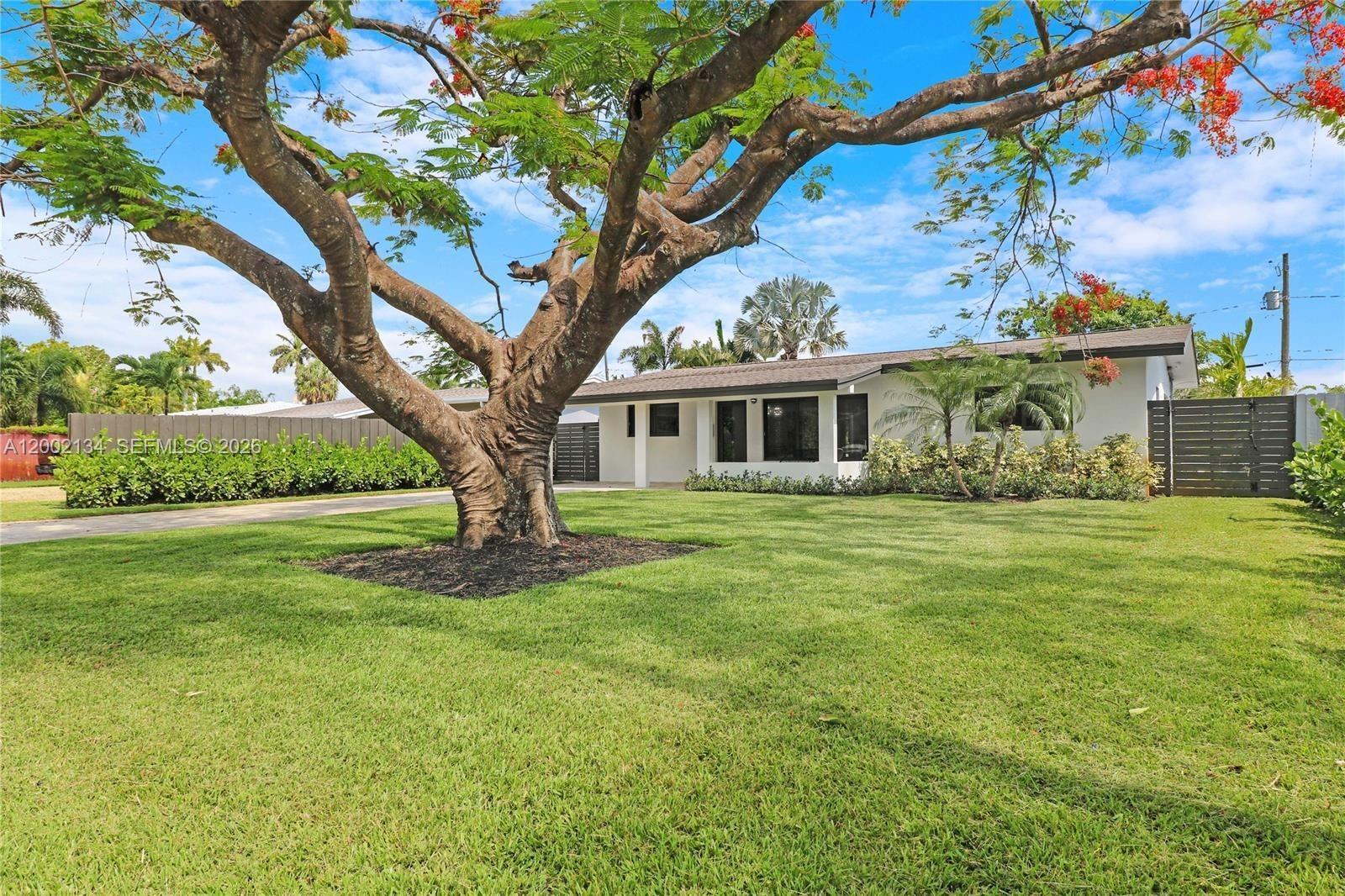 Building Photo - 811 NE 17th Ct