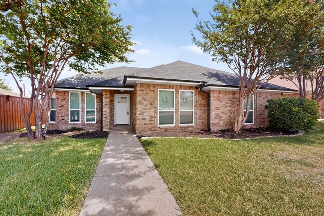 Building Photo - 620 W Stoneybrook Dr
