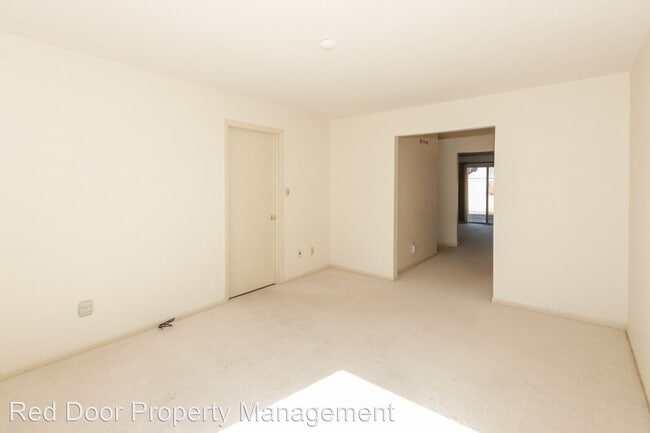 Building Photo - 7450 Lions Head Dr