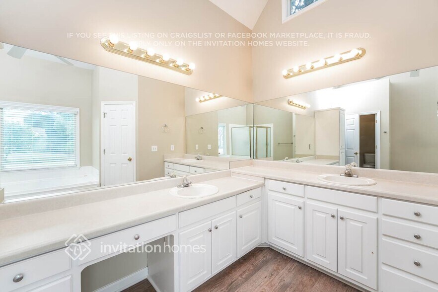Building Photo - 844 Biscayne Way NW