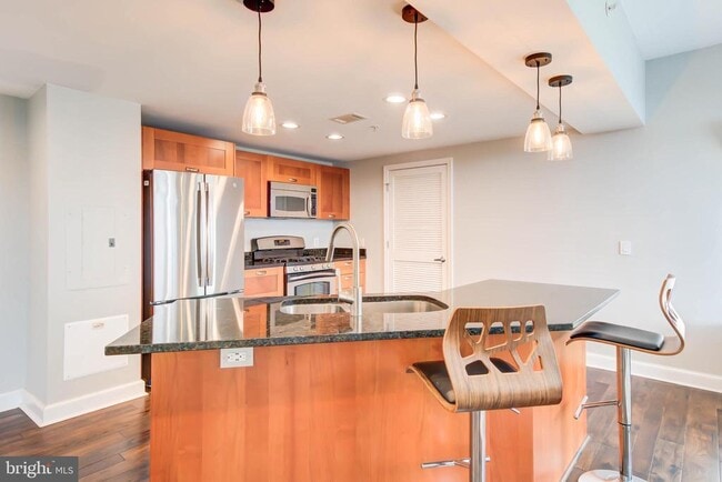 Primary Photo - 2451 Midtown Ave