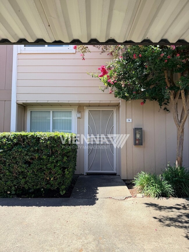 Building Photo - 7032 Fair Oaks Blvd