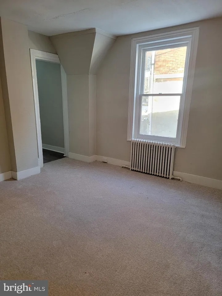 Building Photo - 613 Walnut St