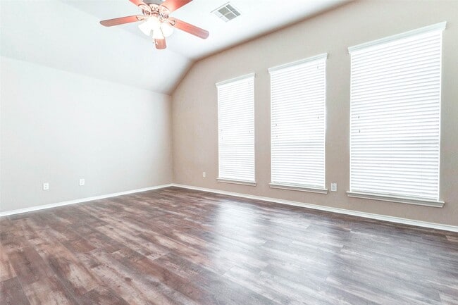 Building Photo - 25839 Riverside Creek Dr