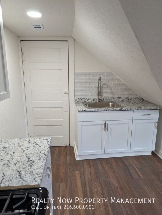 Building Photo - 7501 Berry Ave