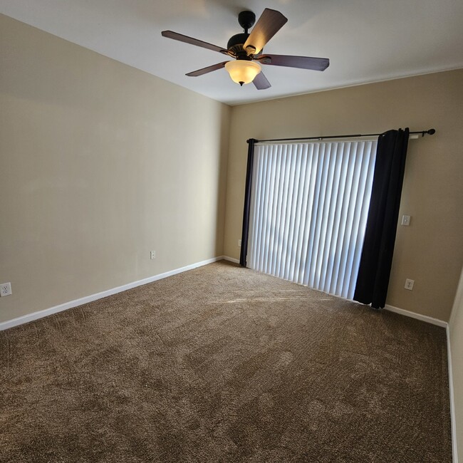 Building Photo - "2 Bedroom Townhome, 2.5 Bathroom, 2 Car G...