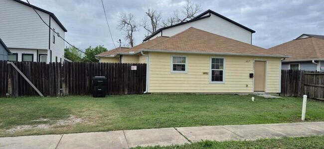 Building Photo - 9307 Coffee St