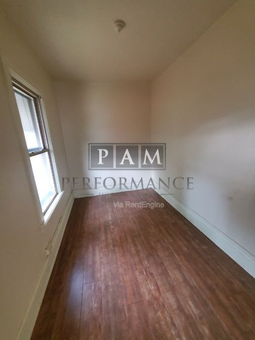 Building Photo - 919 E Brady St