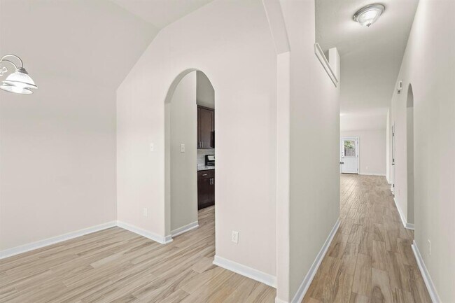 Building Photo - 10918 Barker View Dr