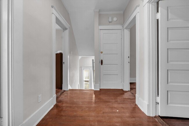 Building Photo - 2031 Central Ave